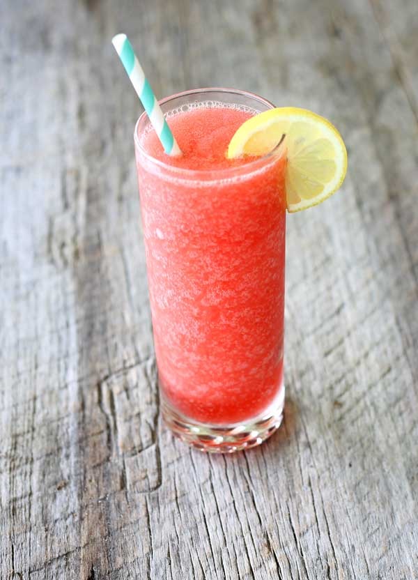 Add a thin slice of lemon or strawberries to your glass and voila. All done and ready to be enjoyed! 😋