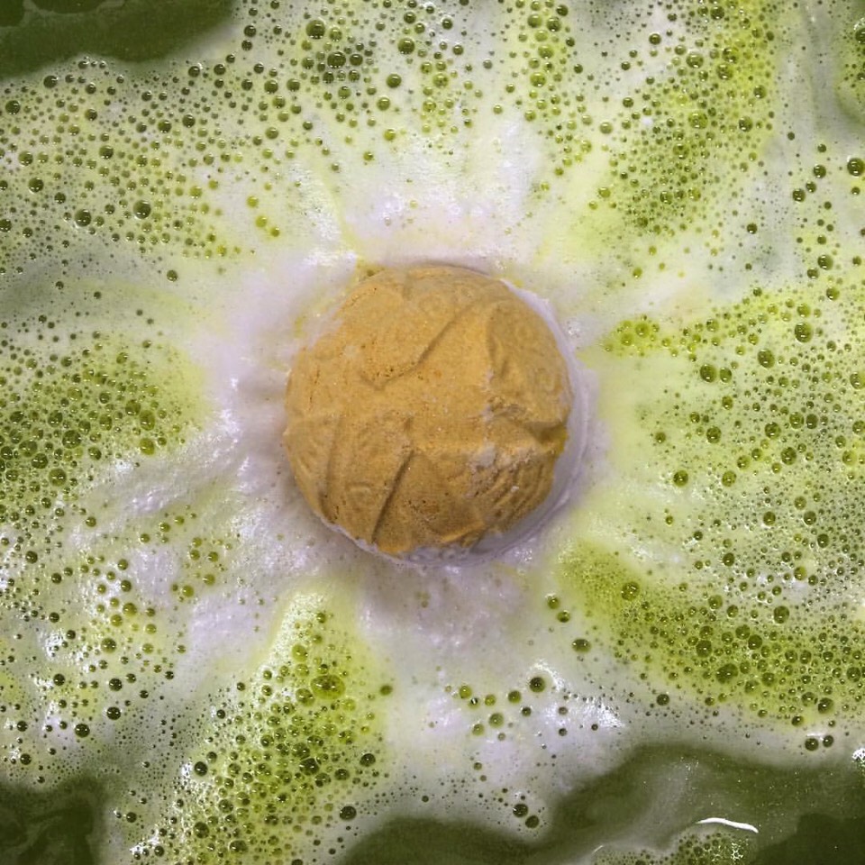This cute Bath bomb performs wonders. The nutmeg scented bath ballistic calms you from head to toe and makes you feel warm and cozy inside. This bath bomb is great for dry skin, you will feel soft all over.