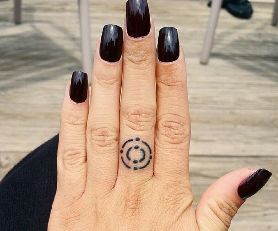   Beautiful Dainty Finger Tattoos For Women!