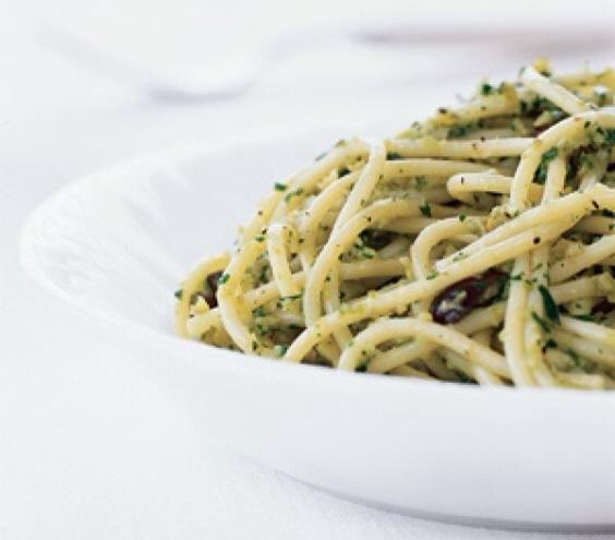 Pasta With Green Olive Pesto :

Serves 4