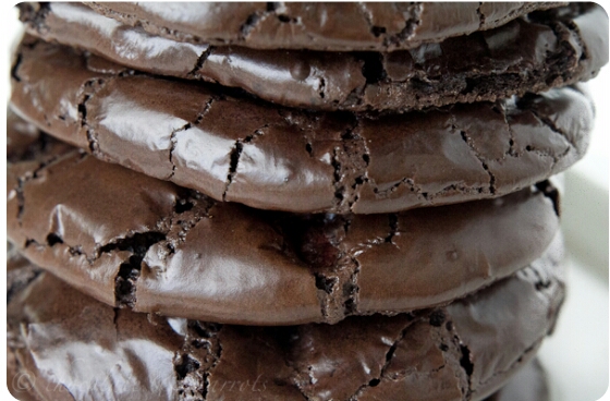 {FLOURLESS} FUDGE CHOCLATE CHIP COOKIES (chewy & yummy)