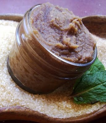 9.Vanilla, Brown Sugar and Coconut Body Scrub

This sounds more like a dessert than a body scrub. 