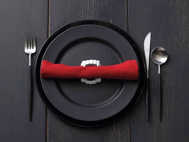Simple yet awesome way to decorate your dinner plate :)