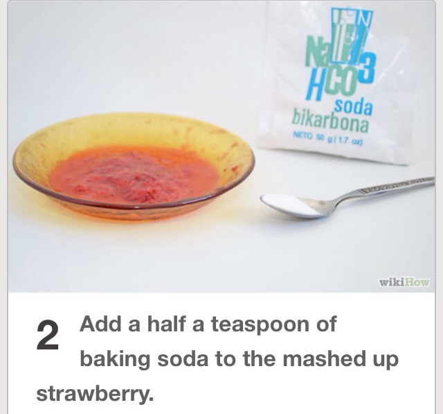 How To Whiten Your Teeth With A Strawberry🍓