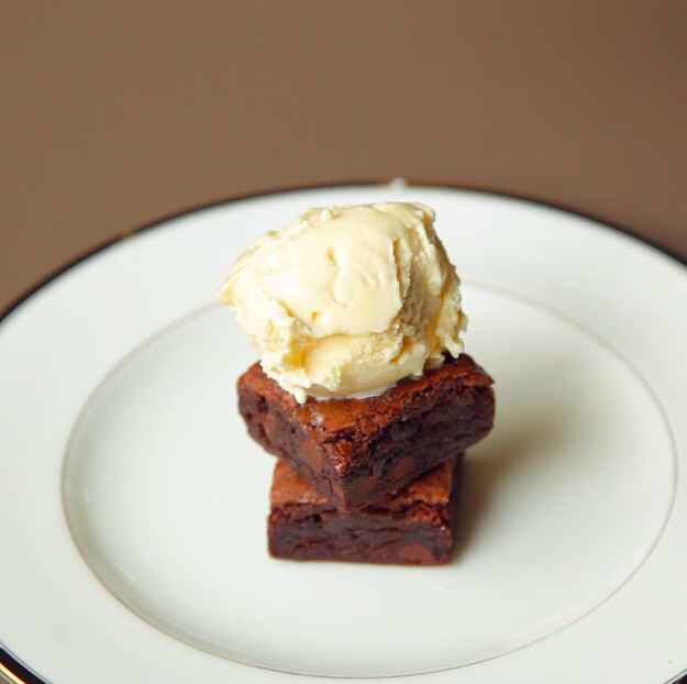 6. Then make your sundae stack for the filling:
BROWNIES + ICE CREAM, Y'ALL.