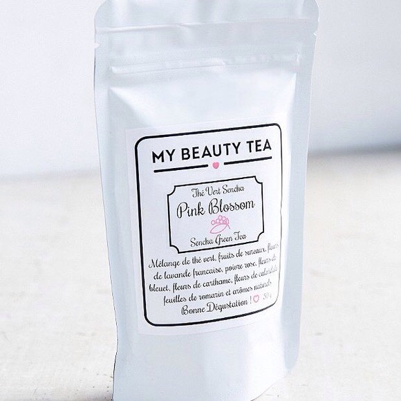 Green Tea:  Filled with antioxidants and polyphenols, green tea is said to improve immunity, help rid the body of free-radicals thereby helping to protect against disease, speed up your metabolic rate and re-hydrate.  A little caffeine can also help ease an aching head.