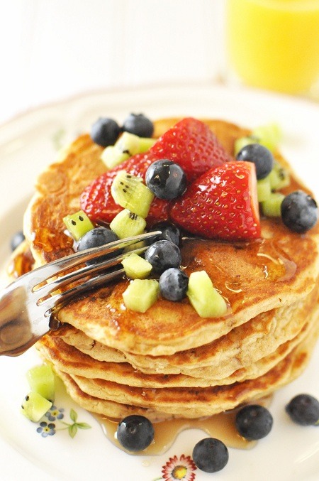 5...Pancakes π
There so good they taste like really unhealthy puddings. The only ingredients they contain are egg, milk and flour which hardly contain any bad calories.
Add some fruit to sweeten it up or instead of golden syrup add natural honey.
My favourite is banana and honey. π―