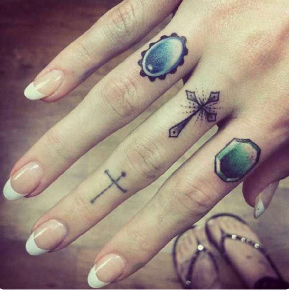   Beautiful Dainty Finger Tattoos For Women!