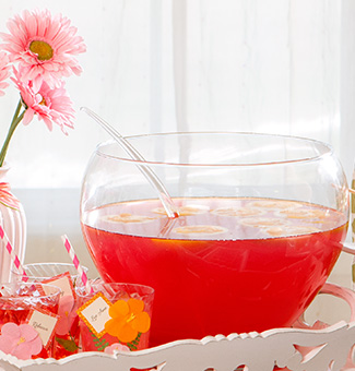 So this one's nor exactly a snack but it's still good. So it's a punch. It's really simple. So take some ordinary fruit punch and add 1/3 of ginger ale. Omg it is so god damn good!