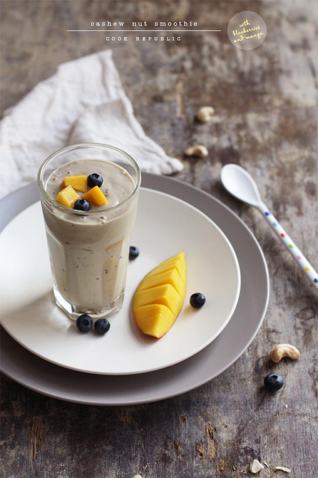8. Cashew, Mango, and Blueberry Smoothie