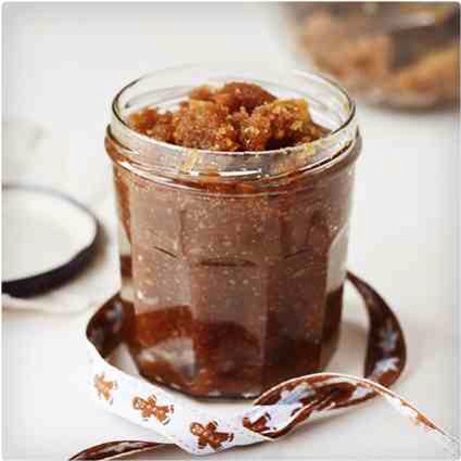 55. Gingerbread Scrub

You’ll definitely recognize the gingerbread aroma if you’ve ever made gingerbread cookies, a gingerbread house, or a gingerbread man. It does a great job of getting the body clean with no residue left behind.
