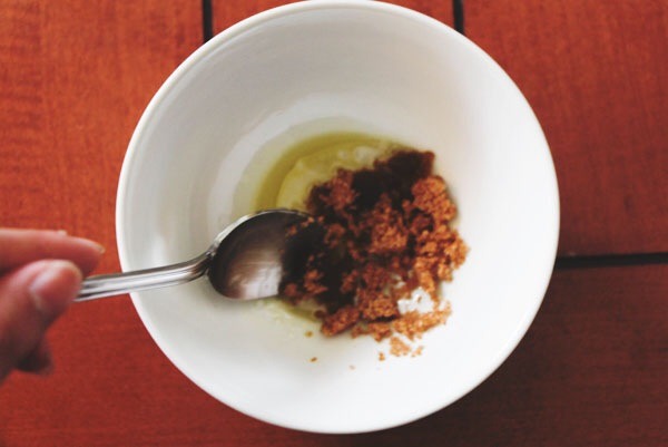 Step Two
Lightly incorporate the brown sugar. The sugar will act as a gentle exfoliant, removing dead skin and relieving chapped lips.