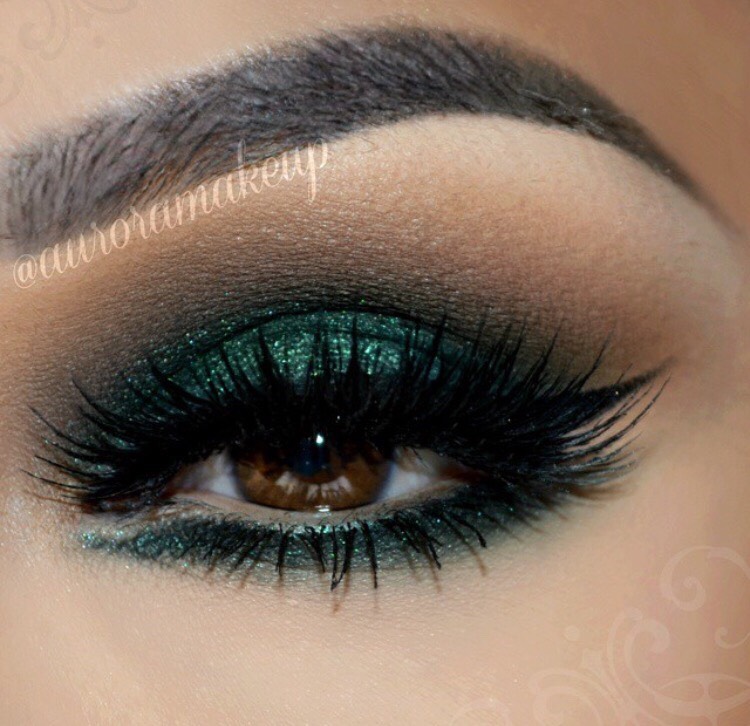 25 Eyes Makeup Ideas Perfect For The Holidays!❄️