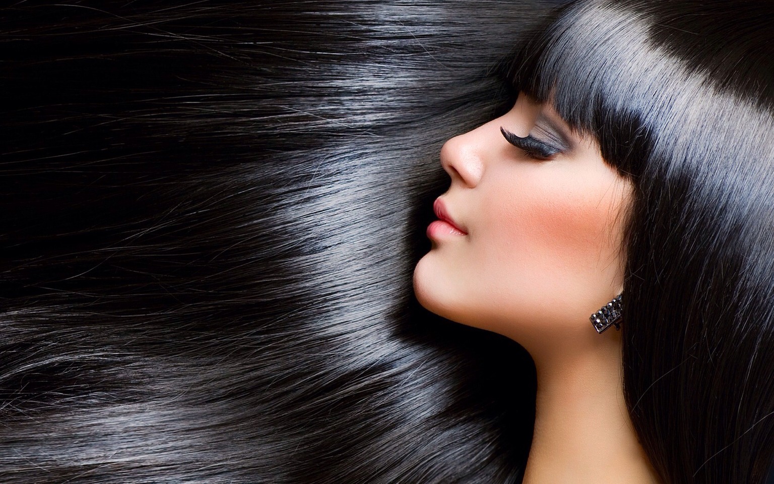 The Secret To Smooth Shiny Hair Is Coconut Oil