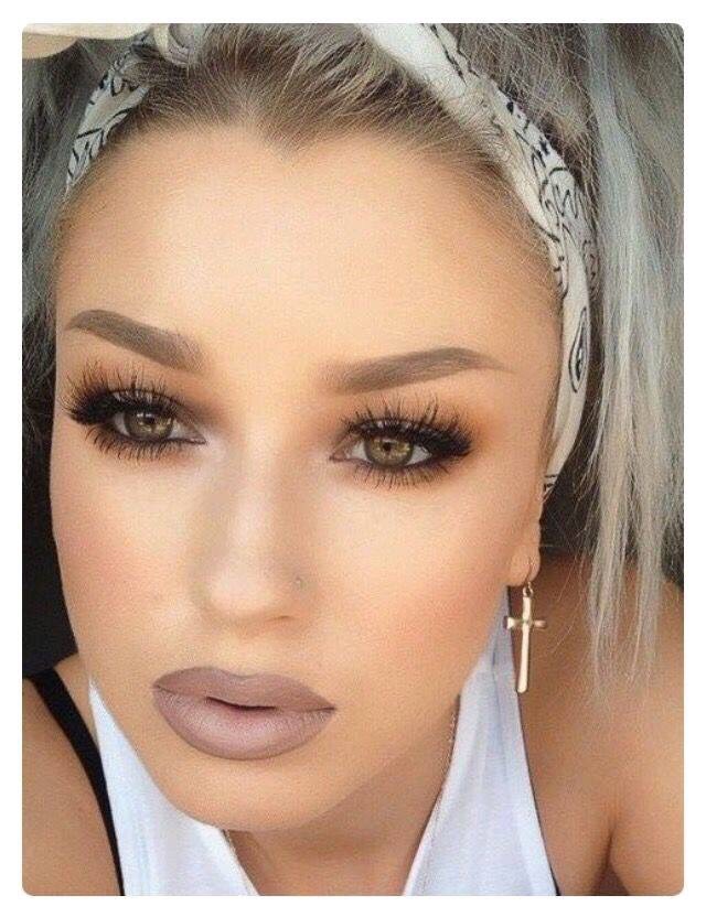 Beautiful Makeup And Lip Color 😍