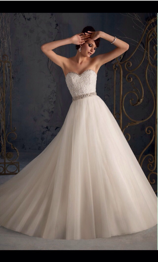 Beautiful Wedding Dresses UNDER $500! π #tipit