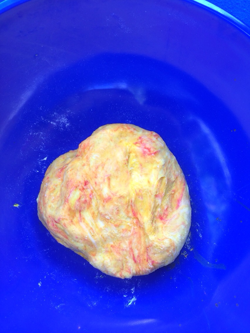 Play dough
2 cups plain flour 
1 cup salt 
1 tablespoon cooking oil 
½-1 cup cold water 
2 drops food colouring
Add some glitter if you want
Mix it all together until a dough consistency add more flour or water if needed
