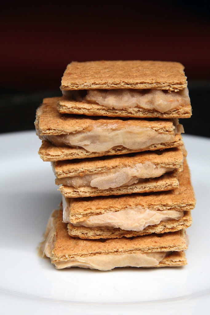 Smudgies 
A frozen snack to satisfy your ice cream cravings, these smudgies are made with banana, peanut butter, and graham crackers.