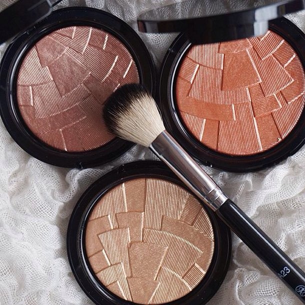 Then apply your favorite highlighter on top of it and I promise if you do it right it'll change your life👸🏽