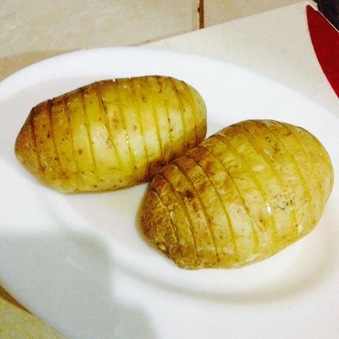 Easy Cheesy Bacon Hasselback Potatoes