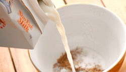 2.Mix sea salt, brown sugar, and 2/3 of a cup milk in a bowl.