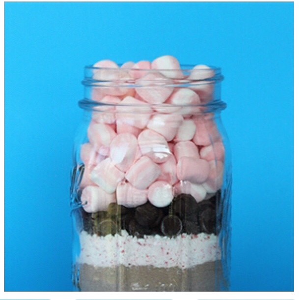 Add the marshmallows in the jar to top it off.