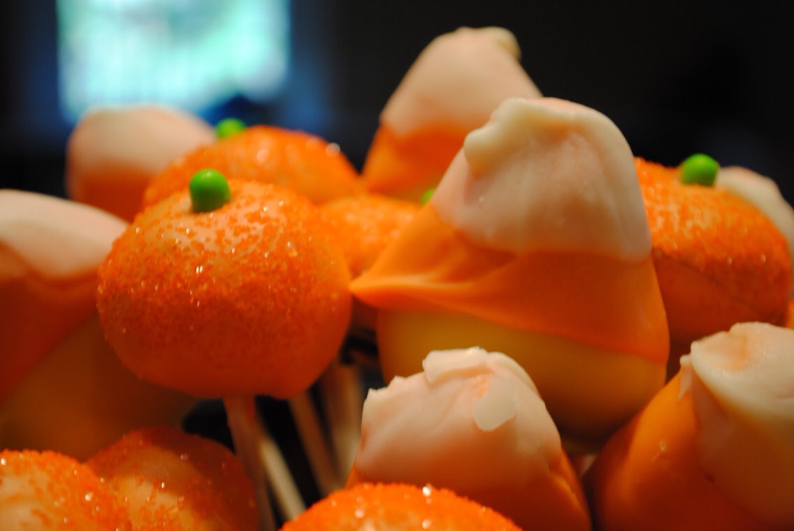 DIY Pumpkin And Candy Corn Cake Pops! 