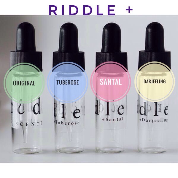 A ONE OF A KIND FRAGRANCE THAT WORKS WITH YOUR BODY’S NATURAL CHEMISTRY. 
SCENT NOTES  
ORIGINAL | A FRESH, CLEAN + SUBTLE PRESENCE MADE OF MUSKY BASE NOTES.  
SANTAL | SPICY CARDAMOM / AMBER, SANDALWOOD, ORCHID / MANGO BLOSSOM, STRAWBERRIES, VANILLA