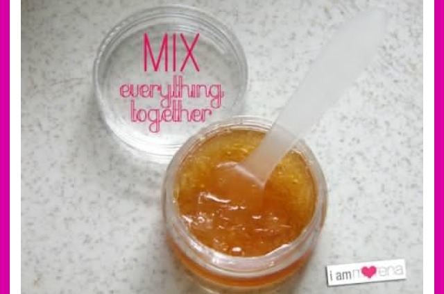 In a small container, add in the sugar, honey and petroleum jelly. Then mix everything together using a clean plastic stirrer.
