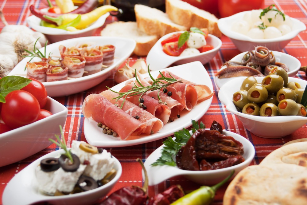 Don't gorge: the stomach can only handle so much food at one time. Stick to less than 600 calories per meal.