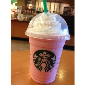 COTTON CANDY FRAP
not only is this drink really adorable, it sorta brings me back to the dayz “before this was a job, before I got paid." ⬅️OMG IF U UNDERSTOOD THAT I LOVE U😂😂 but really it makes you feel all happy, like ugot no problems man