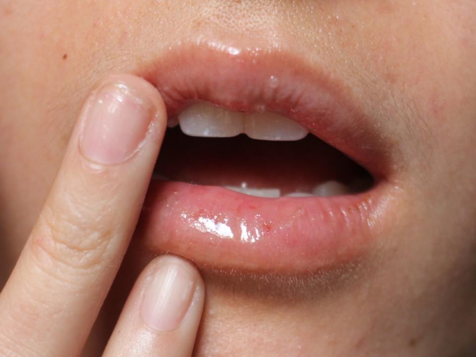 Moisturize your lips with soothing, natural oils to give them back the nourishment they’ve lost. You can use any oil you like, but we recommend coconut, almond, jojoba, cocoa, rosehip or shea butter. See the results in advanced by checking out the BeautyPlus app.