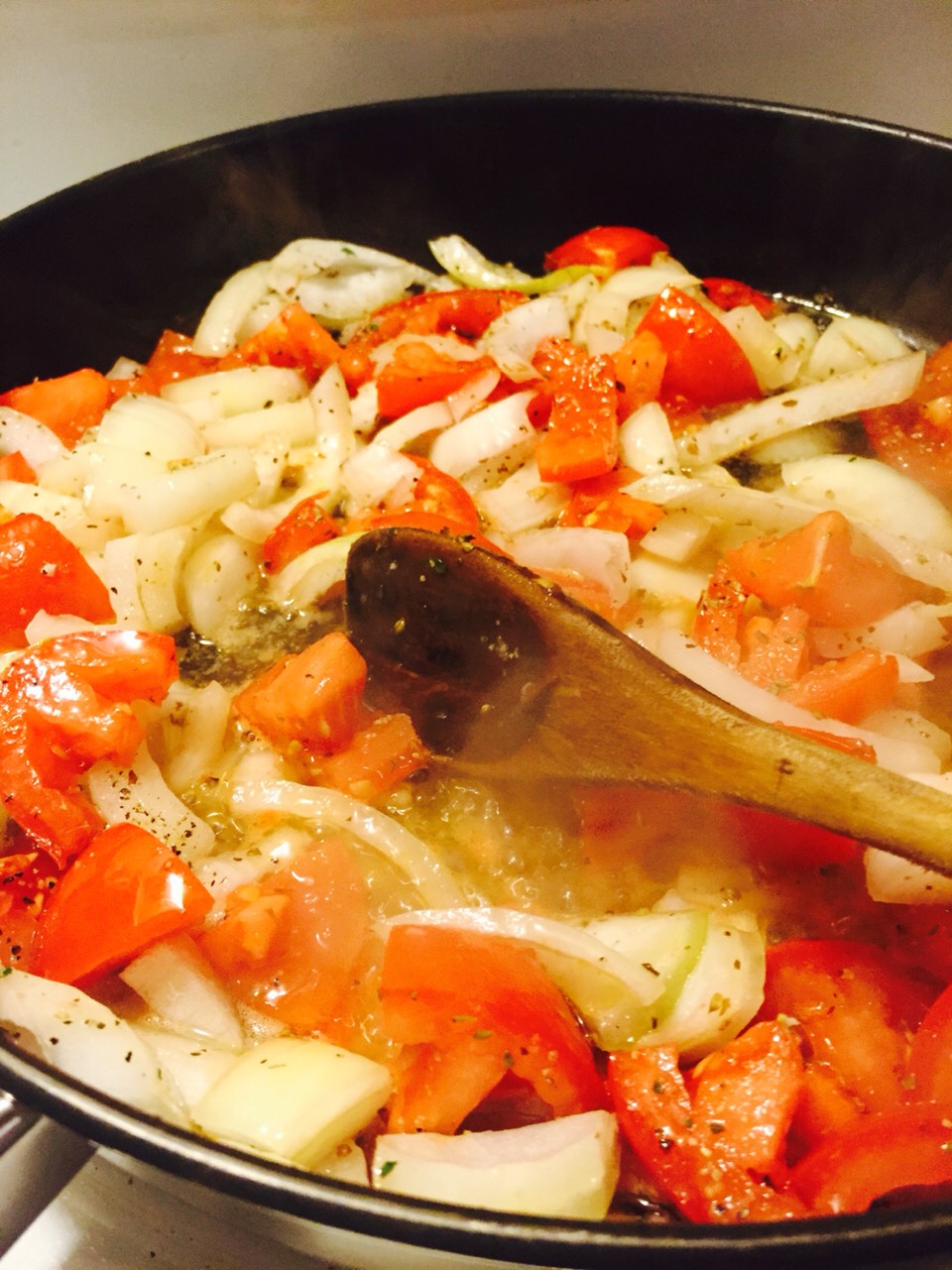 Easy Skillet Spanish Style Chicken In Tomato And Onion Sauce