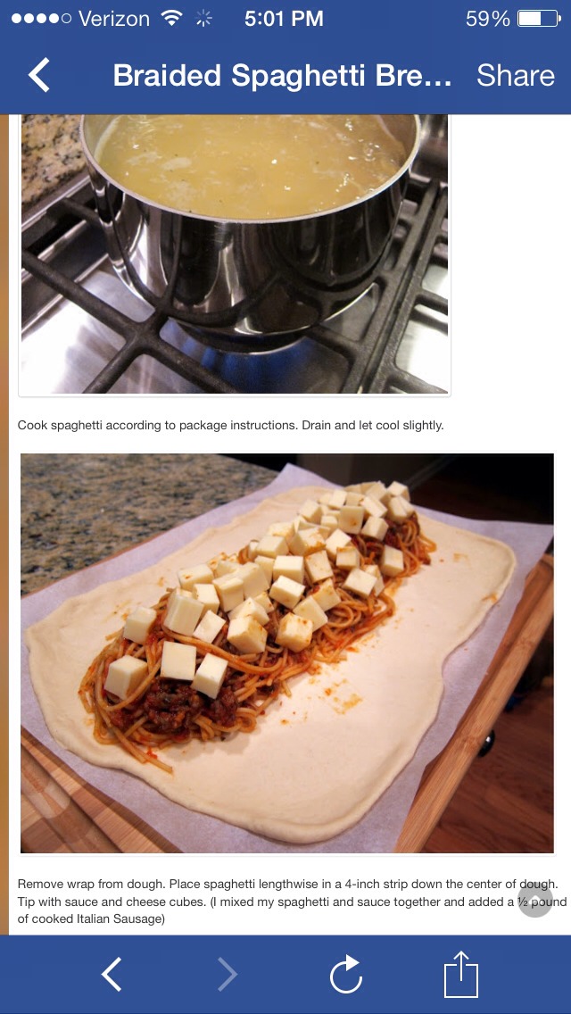 Spaghetti And Garlic Bread In one 