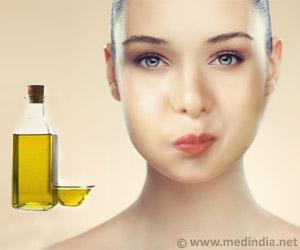 Apart from offering health benefits, oil pulling also has beauty benefits. As it helps pull out toxins, oil pulling is a healthy method to get clear and acne-free skin. Here are a few of the health benefits of oil pulling.