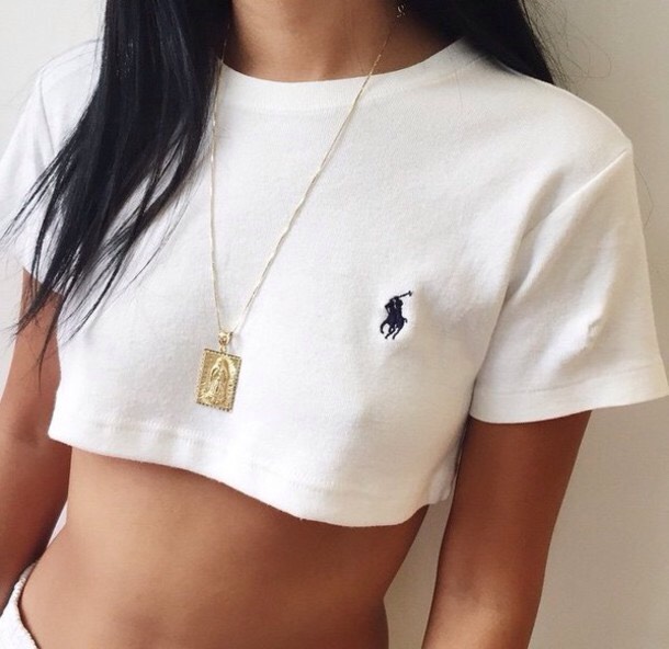 Any accessory can add the perfect touch to a crop top outfit. A simple choker or an elaborate necklace, anything can add the perfect touch.