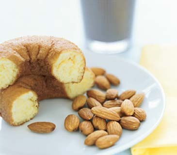 Plain Doughnut With Chocolate Milk
A plain cake-style doughnut is usually a better choice than a bakery muffin. At Dunkin' Donuts, for instance, an old-fashioned doughnut has 280 calories, while a corn muffin has 510 calories. Add fiber by eating ¼ cup of almonds or dried fruit. Instead of coffee