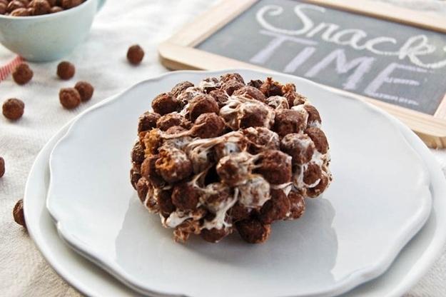 Cocoa Puff Treat

http://www.stephsbitebybite.com/2013/01/10/single-serving-cocoa-puff-treat/ 