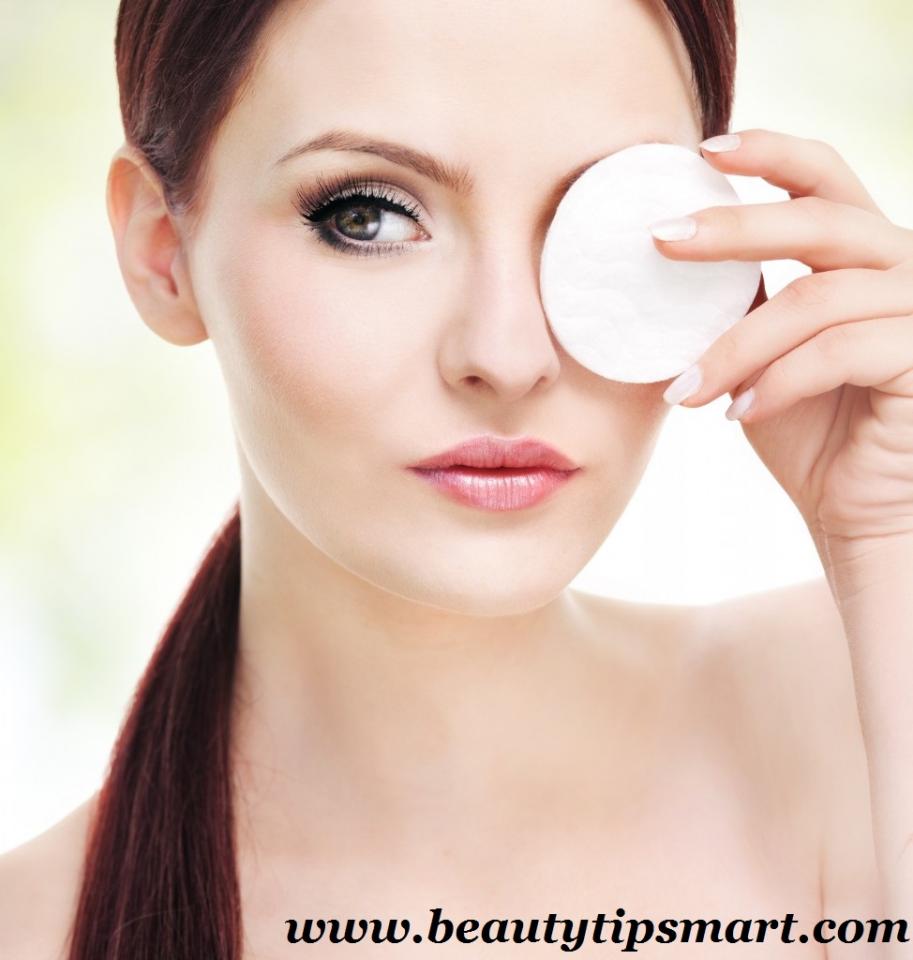 Removing Makeup
If you have trouble getting off that last bit of mascara, use a dab of coconut oil. Just be careful to not get it directly in your eyes.