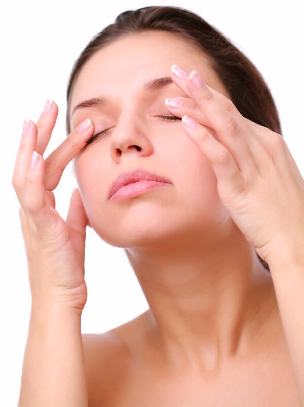 Massage eyes to improve blood circulation 