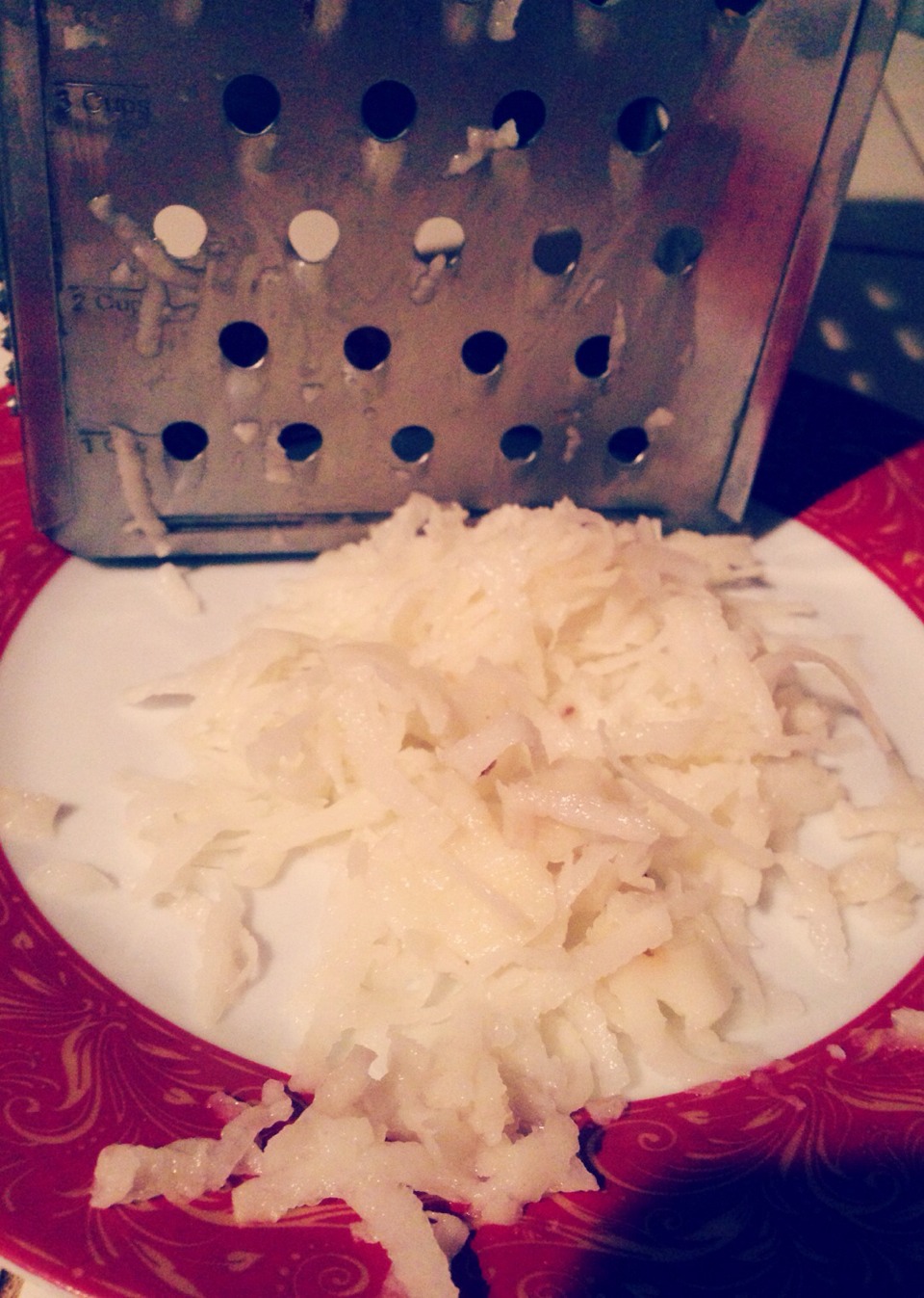 Grate the potato.

