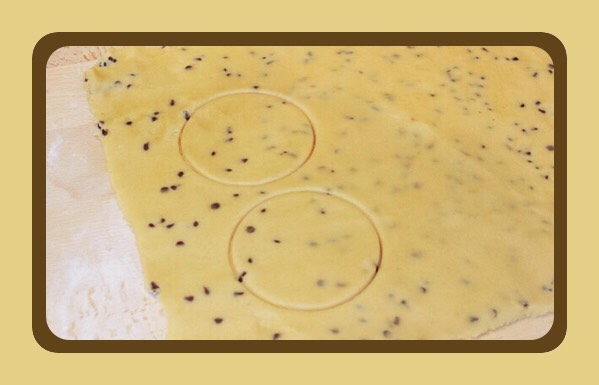 You will need:
	•	DREYER'S GRAND Chocolate Chip ice cream or SLOW CHURNED® Chocolate Chip light ice cream
	•	Chocolate chip cookie dough (made from your favorite recipe)
	•	Muffin tin


