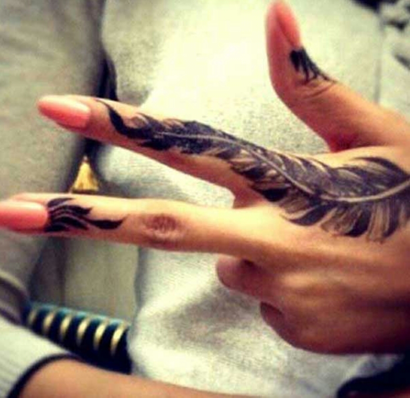   Beautiful Dainty Finger Tattoos For Women!