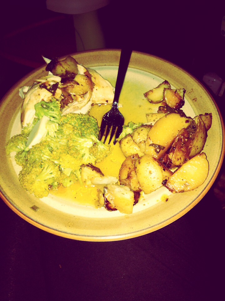 The finished product, roasted chicken with steamed broccoli and potato wedges from the farmers market :) mmm 