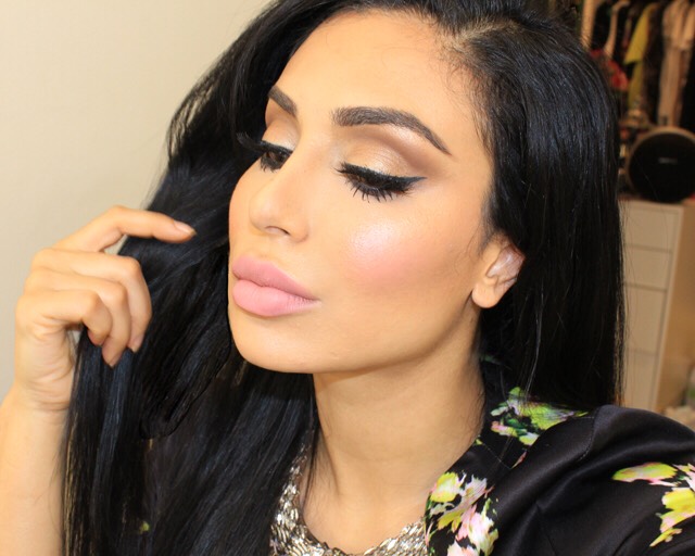 Glowing Skin: Highlighter Tutorial, Tips, & Looks #summervibes