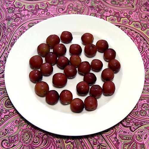 Health Tip: Eat 100 Calorie Snacks To Lose Weight! Here Are 100 Calorie Servings Of Differnt Fruits