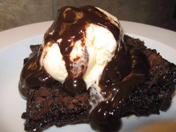 Hot fudge sundae cake 