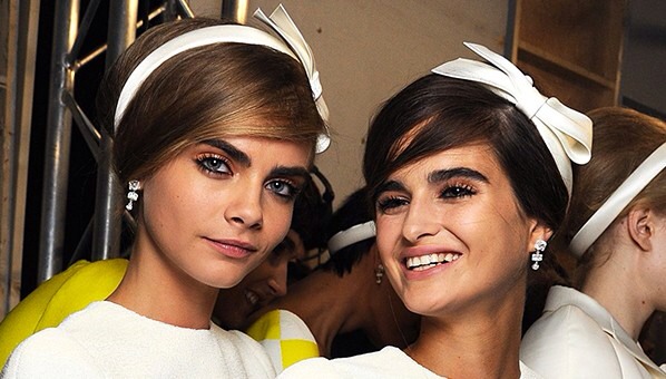 2. Headbands are cool

Use a fashion detail such a headband to freshen up the whole outfit. You can choose from a great variety of accessories – enjoy. 