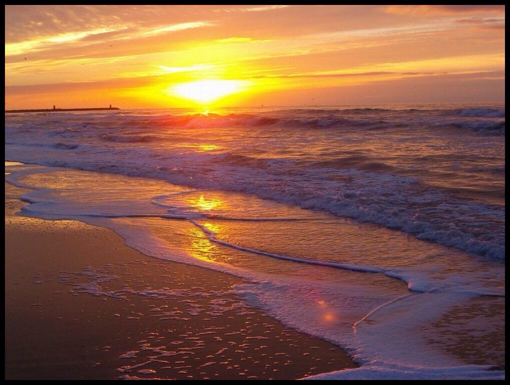 Sunshine is the best and most natural way to tan! Know that you should wear sunscreen.