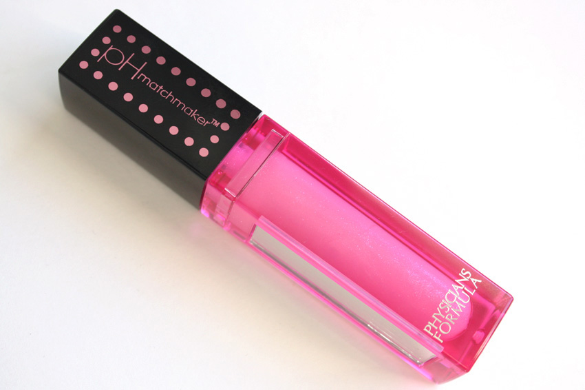 Choose the right lip formula.

If your lips get dry easily, avoid matte lipstick or long-wearing formulas, as they will contribute to dryness. Stick to lip gloss or sheer lipstick. Both make your lips look and feel juicier.